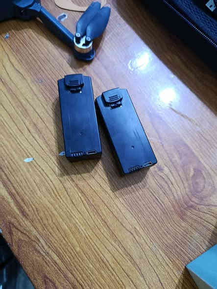 سلام عليكم درون A77الطياره جديده غير مستعمله
الكاميرا تصور بدقه 4k
تجي وياه 3بطاريات وحده داخل الطائره أو اثنين خارج الطائره
تبقه بل جو 84دقيقه 
توصل ارتفاع الأقصى للطيران 800م
بيه ميزه اتتبع يعني اتخلي الطياره تتبعك 
بيه ميزه تثبيت الارتفاع 
سهوله بل اقلاع أو الهبوط 
وضع المسار الثابت المحدده
تكدر اتخليه تتشقلب يعني   
.
. 
يعني كل هاي المواصفات أو اكو بعد مواصفات 
أو سعره 150 أو بي مجال 
أو اكو توصيل لكافه المحافظات 
الشراي يتصل على هذه الرقم أو يراسلني 
***********
