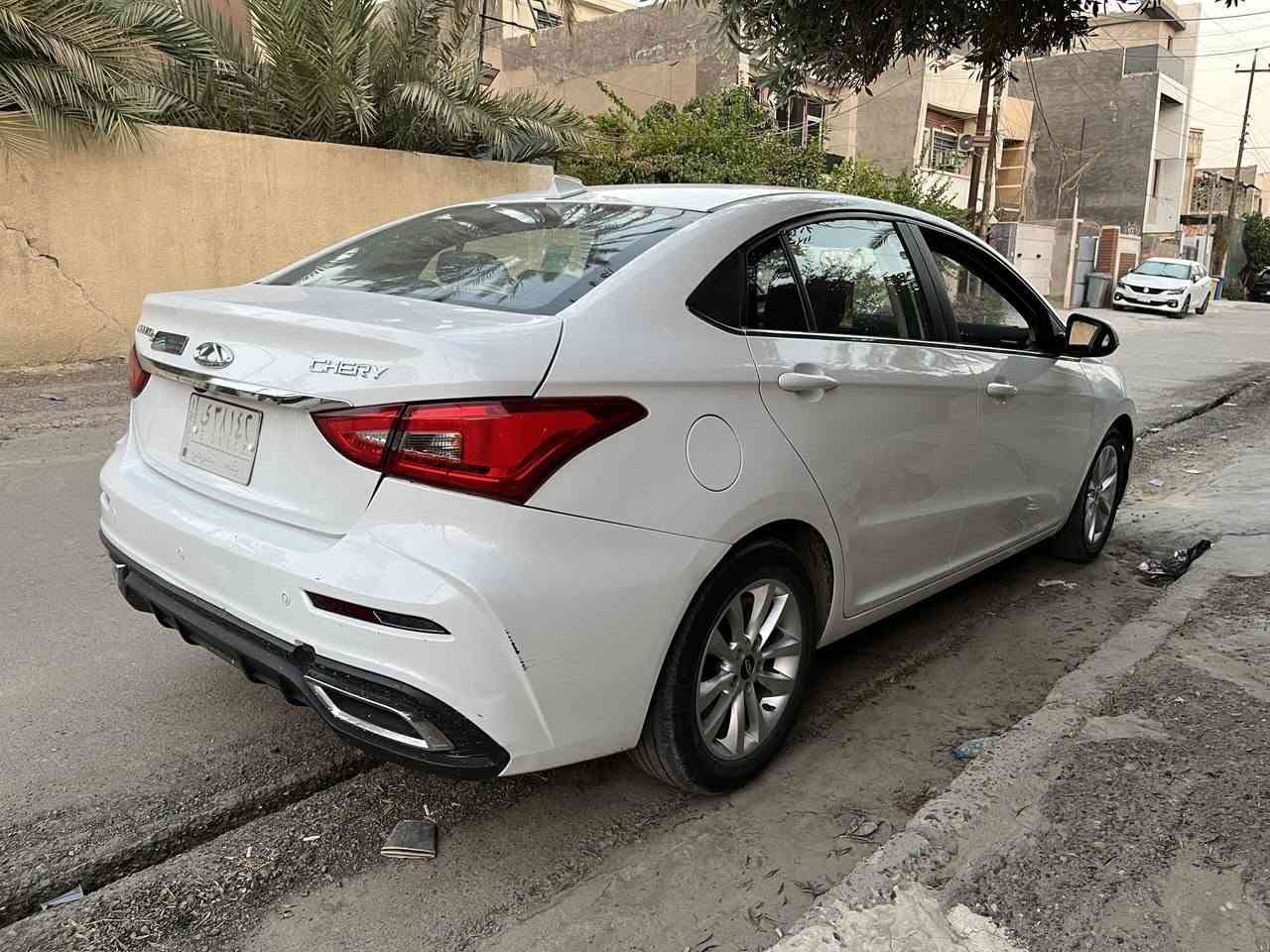 شيري اريزو 5
ضمان شركة السراب 
موديل ٢٠٢٤ 
نص فول 
مواصفات : 
١_  جام اوتو 
٢_ اوتو بريك 
٣_ سايد بريك كهرباء 
٤ _ شاشة لمس تدعم ابل كار بلي و اندرويد اوتو 
٥ _ كامرة خلفية وحساس امان خلفي 
٦ _ تحكم ستيرن 
٧ _ مثبت سرعة 
وبعد بيهة هواي مواصفات 
السيارة ماشية ٦٣ الف كم 
سعرهة ١٠٠ ورقة وبيهة مجال 
للتواصل ***********
رقم بغداد بأسمي تحويل ثاني يوم
