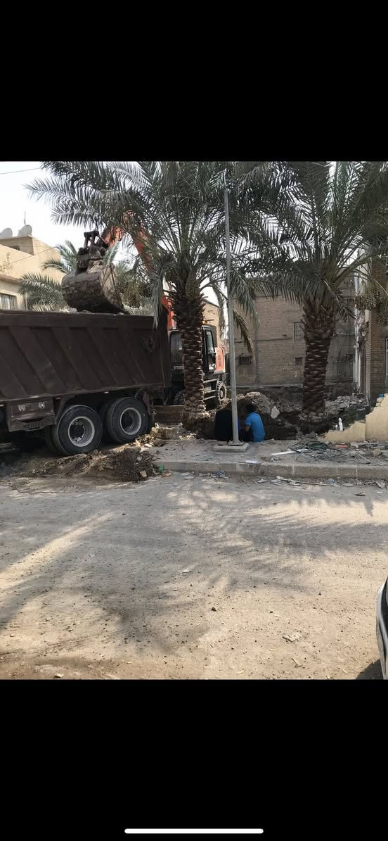 -عملي—-تفليش وهدم—( البيوت والبنايات ) ونقل الأنقاض  -عملي—-قلع( القطع) لمستوى الأرض القويه ونقل الأنقاض -ودفنها-—بالجلمود والأسمنت والسبيس وحدلها طبقتين        أو ثلاث حسب مستوى القلع  (للقطعه) او حسب الأتفاق
***عملي—قطع (الكونكريت الصبات) بالقاطعه حسب المساحة المطلوبه
عملي نصب الخارطة ع الأرض ونصب القالب وتسليح القالب وصب الجسور الأرضية حسب الخريطة المطلوبة وبناء البتلو بالطابوق ولبخه من الداخل والخارج وضربه بالفلنكوت ودفن البتلو بالسبيس وبناء الهياكل حسب الاتفاق مع صاحب ألبيت 
للأستفسار ***********  أو   ***********
