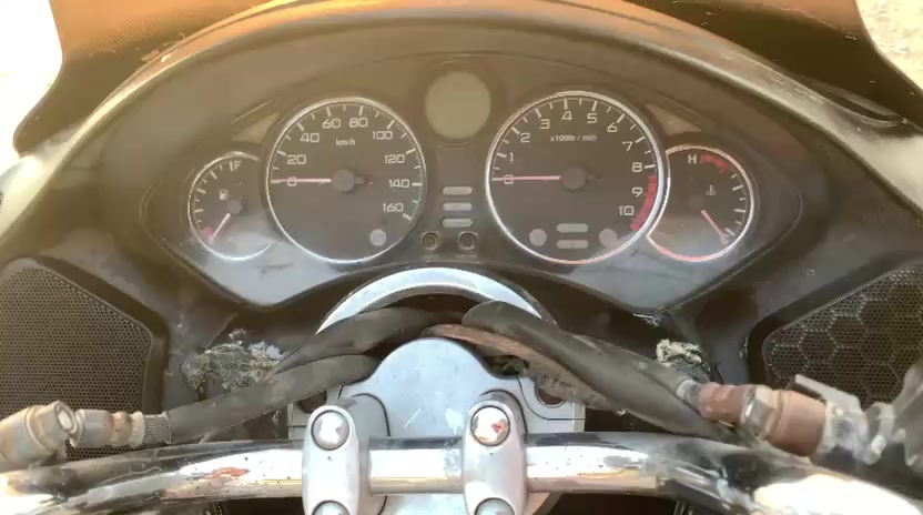 فورزه للبيع او مراوس حسب القناعه دراجه نضيفه نكره سلف بأي وقت يعجبك كلشي شغال بيها شلعه معدل خير من الله مكينه مكفوله كفاله عامه من كلشي الكفرات نضافتها كدامك مكاني بغداد الاعضميه رقمي ***********
