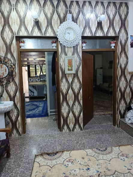 دار سكن للبيع حي الصديق على شارع المطار طابقنين المساحه 150 متر  اربع غرف نوم مع استقبل سبعه ونص متر مع مطبخ مع حمامين دراجه اولى كامل مكمل مع حد يقتين داخليه وخارجيه كلهن مزروعات نخل وحمضيات وثيل الخارجيه مسيجه بس ار سي الاستفسار اكثر على صاحب الدار *********** يوجد وتساب 
‏‪***********‬‏ يوجد وتساب
