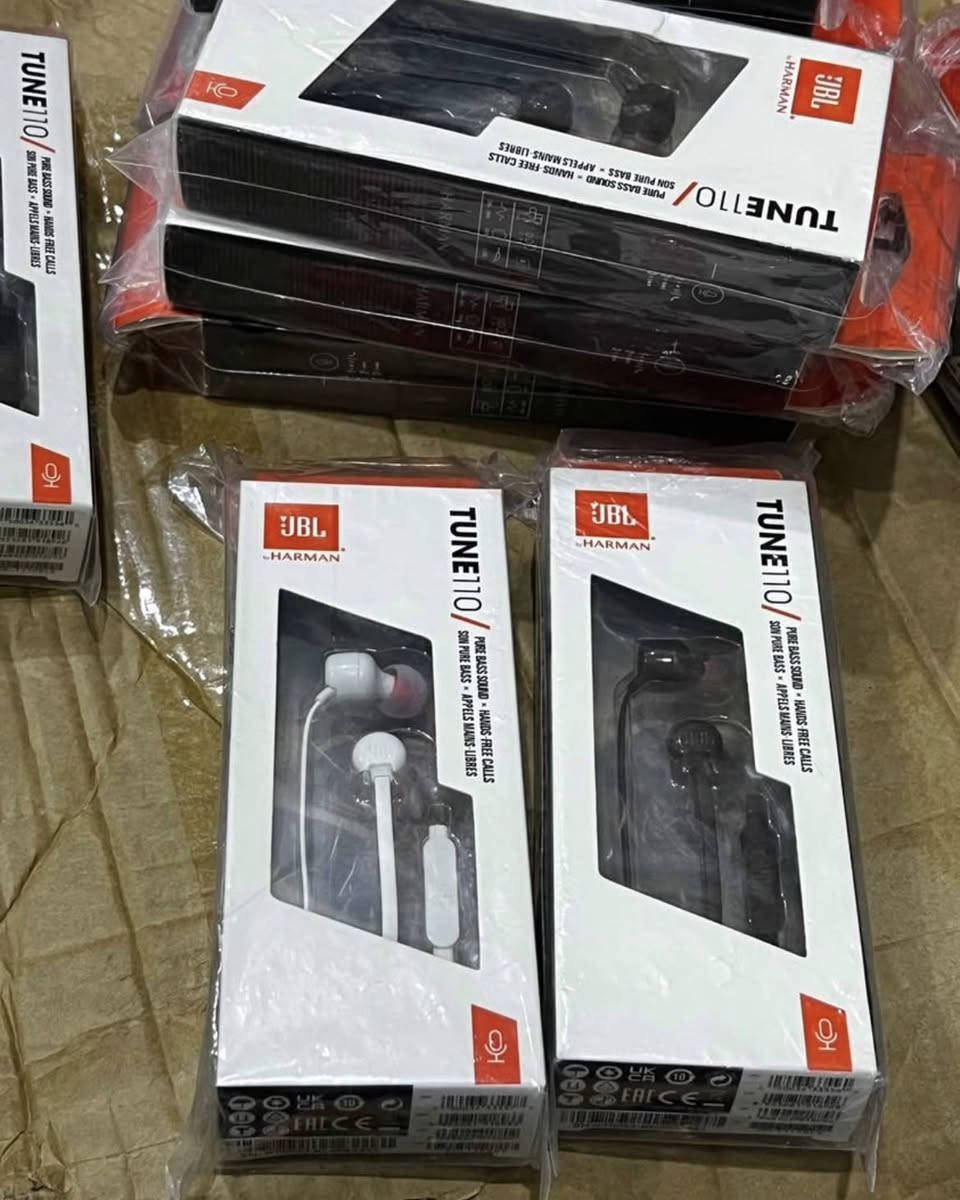 متوفر سماعات JBL Tune 110 السلكية الاصليه باللون الأسود و ابيض صوت Pure Bass من JBL: توفر السماعات صوت جهير عميق وقوي.تصميم مريح: تتميز بتصميم خفيف الوزن ومدمج لتوفير الراحة.ميكروفون وتحكم: تحتوي على كابل مسطح مقاوم للتشابك مع جهاز تحكم بزر واحد وميكروفون للمكالمات بدون استخدام اليدين.المواصفات التقنية: القابس هو 3.5 ملم ومحرك الصوت الديناميكي بحجم 9 مم.JBL TUNE 110  القطعه ب 6 الاف


**إذا كنت صاحب هذا الإعلان وتريد حذفه لأي سبب، رجاءا أرسل رسالة إلى الدعم الفني**