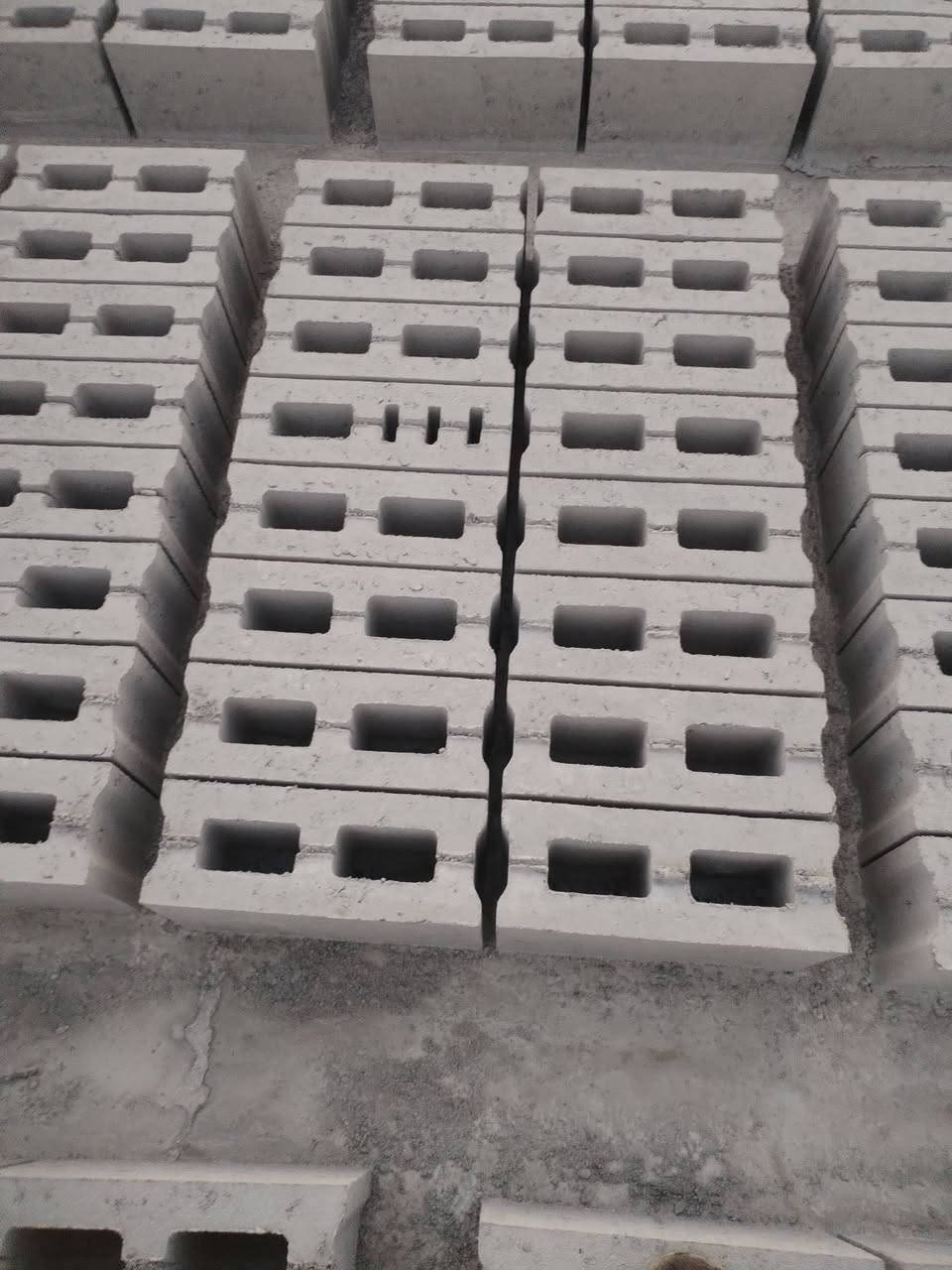 يتوفر لدينا بلوك « صلد و مجوف » درجه اولى معامل كوكجلي الموصل
يتوفر لدينا كرين لنقل البلوك +   يتوفر لدينا حصو رمل كنهش
الاستفسار الاتصال على الارقام
 ***********
***********
