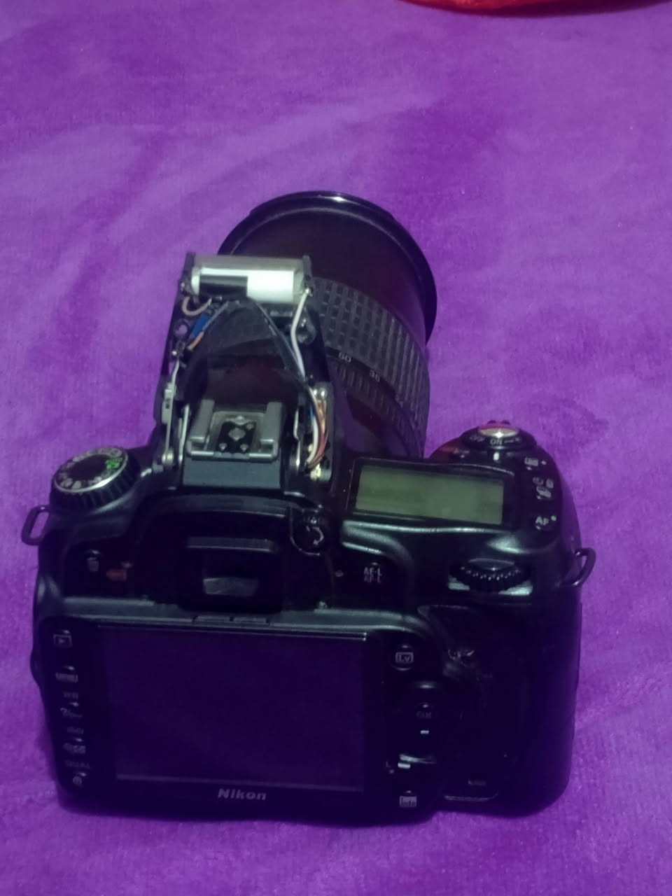 سلام عليكم كامره نيكوان 7100 البيع نقص بس قبق الفلش اثنئ التنضيف كامره حلوه او شغله الله شاهد بس متوزي عل بيعه اويهه شحنتهه او كل قرضهه التوصل،***********
