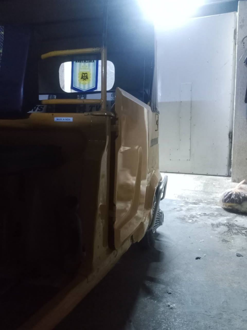 تي في اس موديل 20اوراق كاملة شرط ترقيم محرك 25 بعدة بل جيس دشبول ٢٣ بيبان تكتك مرتبة وجاهزة من كلشي تراي زيرو بيه خياسات ناعمة وهاي واردة تخم تاير وسبير مدوشمة متعوب عليهة مكان بغداد السعر ٥٤٠٠ وبيه مجال *********** ملاحظه ماصار هواي من ماخذىه بس اعتازيت
