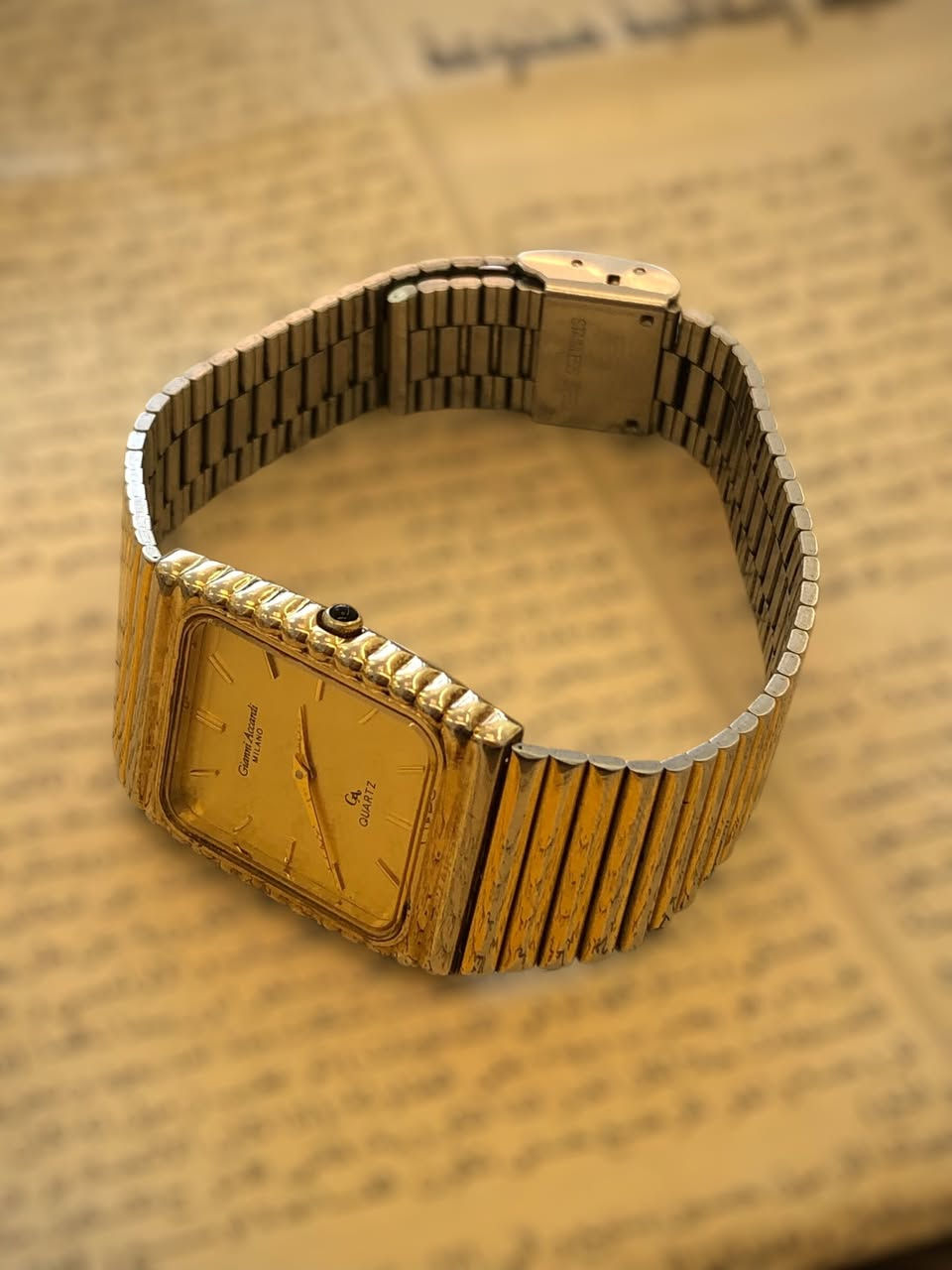 ساعة  Gianni Accardi رجالي
(جيني اكردي) اصلي فنتج قديم 
ساعة قشطة مينة مميزة والسير الاصلي وبدون نقص 
نظام ميلين 
مكينة مميزة ذات كفائة كوارتز تحوي 7 احجار
السعر 50 الف 
التوصيل لكل المحافظات متوفر


**إذا كنت صاحب هذا الإعلان وتريد حذفه لأي سبب، رجاءا أرسل رسالة إلى الدعم الفني**