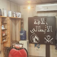 محل حلاقة البيع متكامل عليه رجل قويه سبب البيع عدم التفرغ بي حلاقين ثن...