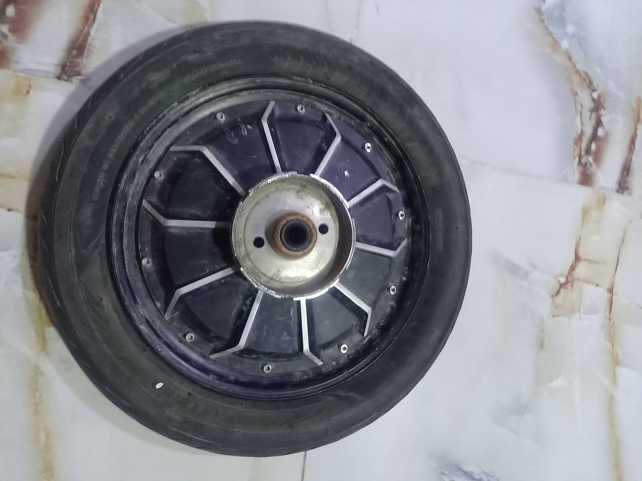 تاير +ويل خلفي لليبع حجم تاير 14×2.50 للاستفسار
***********
