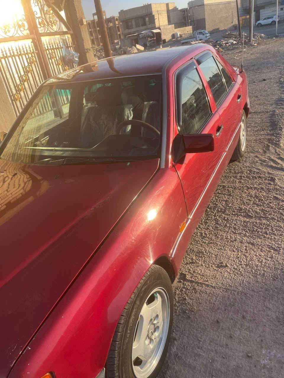 مارسدس دب ٨٩  مكينه فيفتي جاهزه رقم بغداد بسمي مكاني بغداد شعب حي الكوفه *********** السعر ٥٠ وبيه مجال
