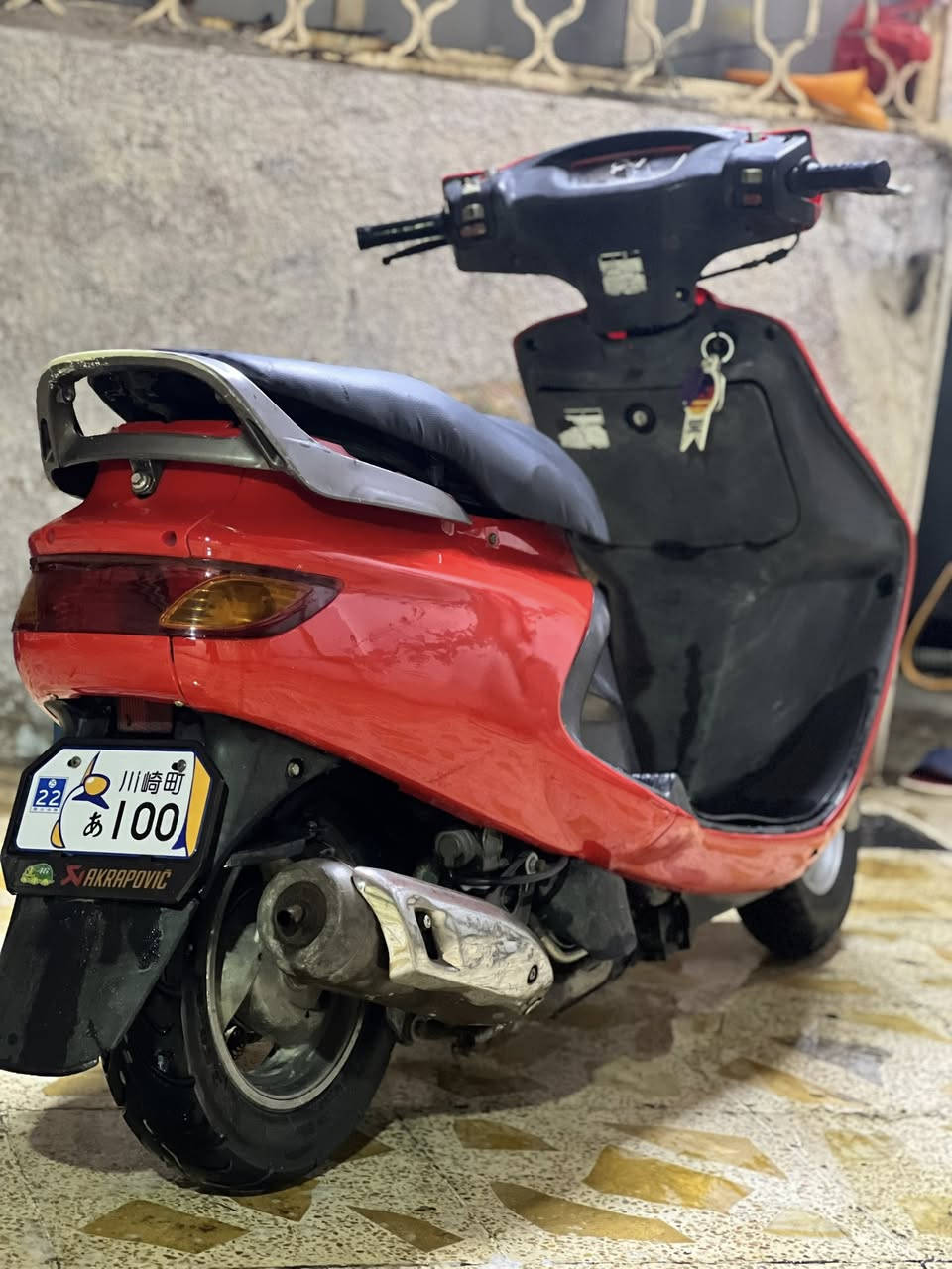 فراشه لون احمر صارلهه شهرين من نزلت من الحاويه اشتريتهه10/15 دراجه مكينته مكفوله من البرغي للبرغي اي مصلح يعجبك جيب وياك لان دراجتي اني ضامنهه كهربائيات شغاله قفل جنطه قفل ستيرن شغال اشاير لايت بك لايت شغال سعر 525 وبيهه مجال للشراي مكاني نجف قرب المطار للتواصل رقمي ***********
