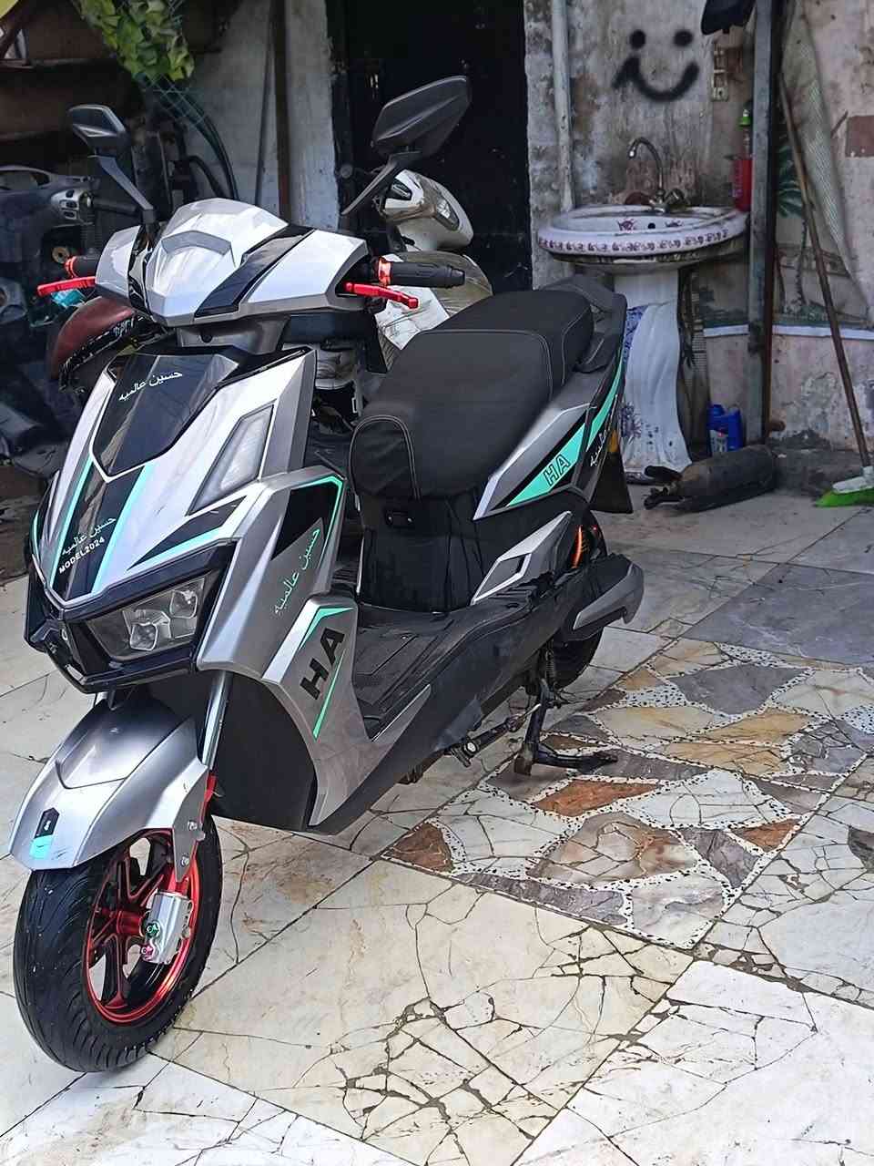 دراجة سكنس
ملف 1500
بطاريات 6
32 فولت
ماشية 5000
مكاني كاظمية
السعر 600000 و بيهة مجال 
***********
