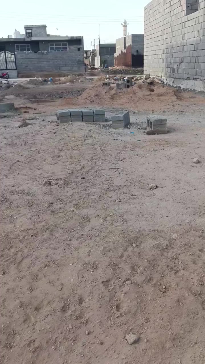 قطعه للبيع بجويله مساحته 125وجه 6وربع نزال 20 طابو سند 25 زراعي سعرها 12بي 
***********
