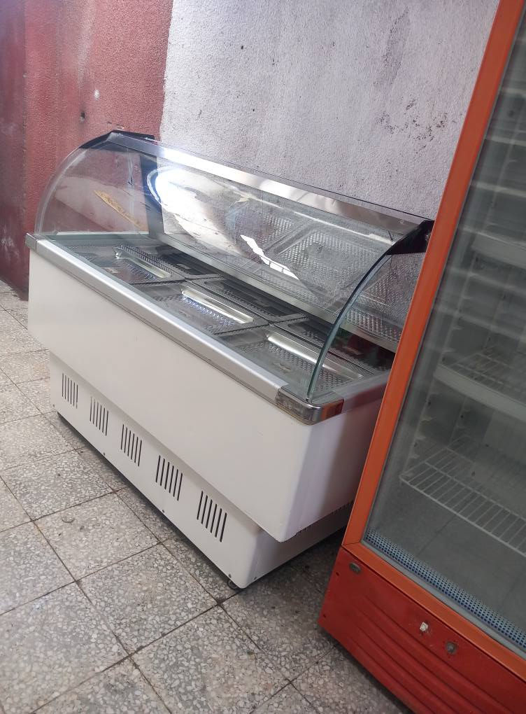 عارضات محل للبيع للأتصال *********** البصرة, العراق
