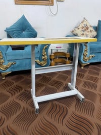 ميز مكينة خياطة • استعمال قليل