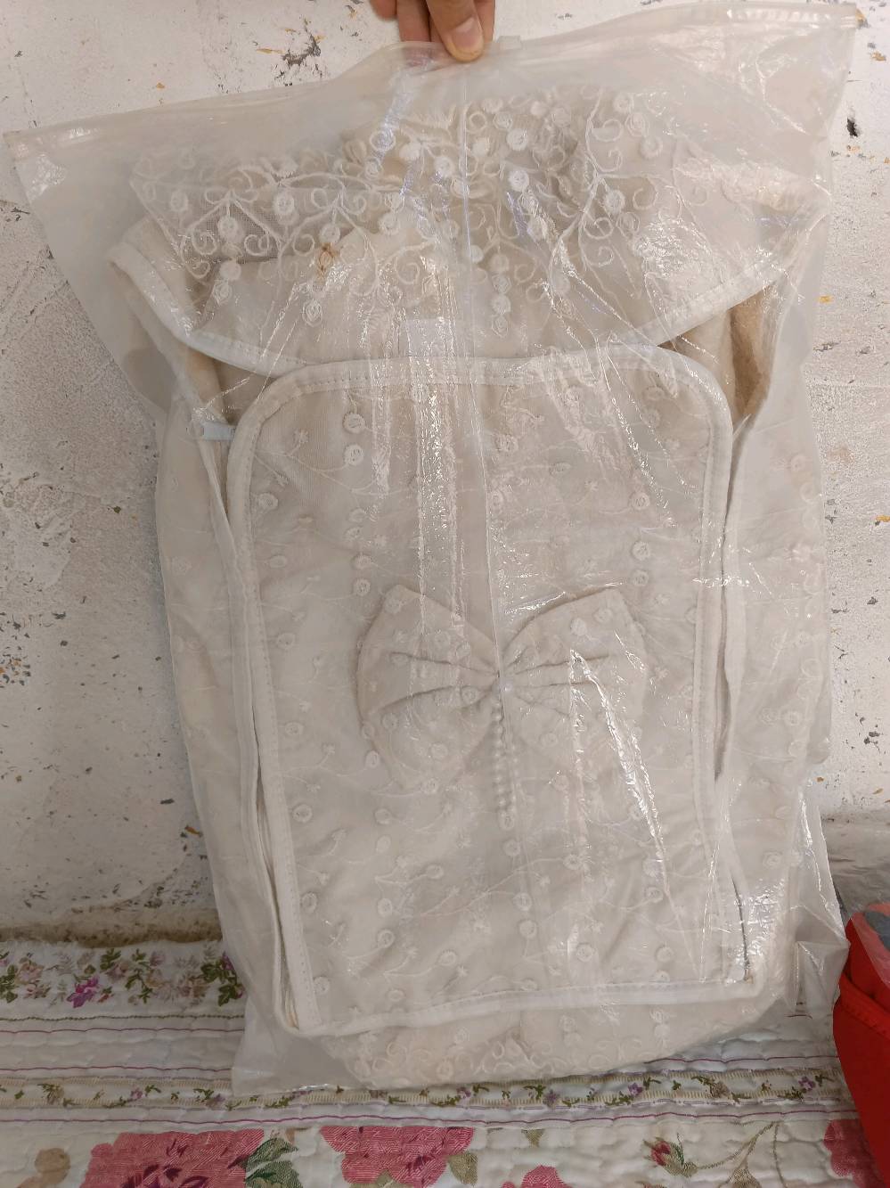 لبيع حجاية طفل راقية ومريحة، مغطاة بتطريز جميل من الخارج مع فيونكة لزيادة الأناقة. الحجاية مصنوعة من قماش عالي الجودة وتصلح للطفل منذ الولادة. تتضمن وضعية نوم مريحة وآمنة للطفل.

السعر مغري والمقاس مثالي للسفر أو الاستخدام في المنزل. الحجاية جديدة وفي حالتها الأصلية.