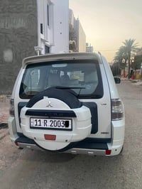 باجيرو 2014 ماشيه 120 سعر 17000$  متواجد على فيس بوك مواصفات موضحه في ...