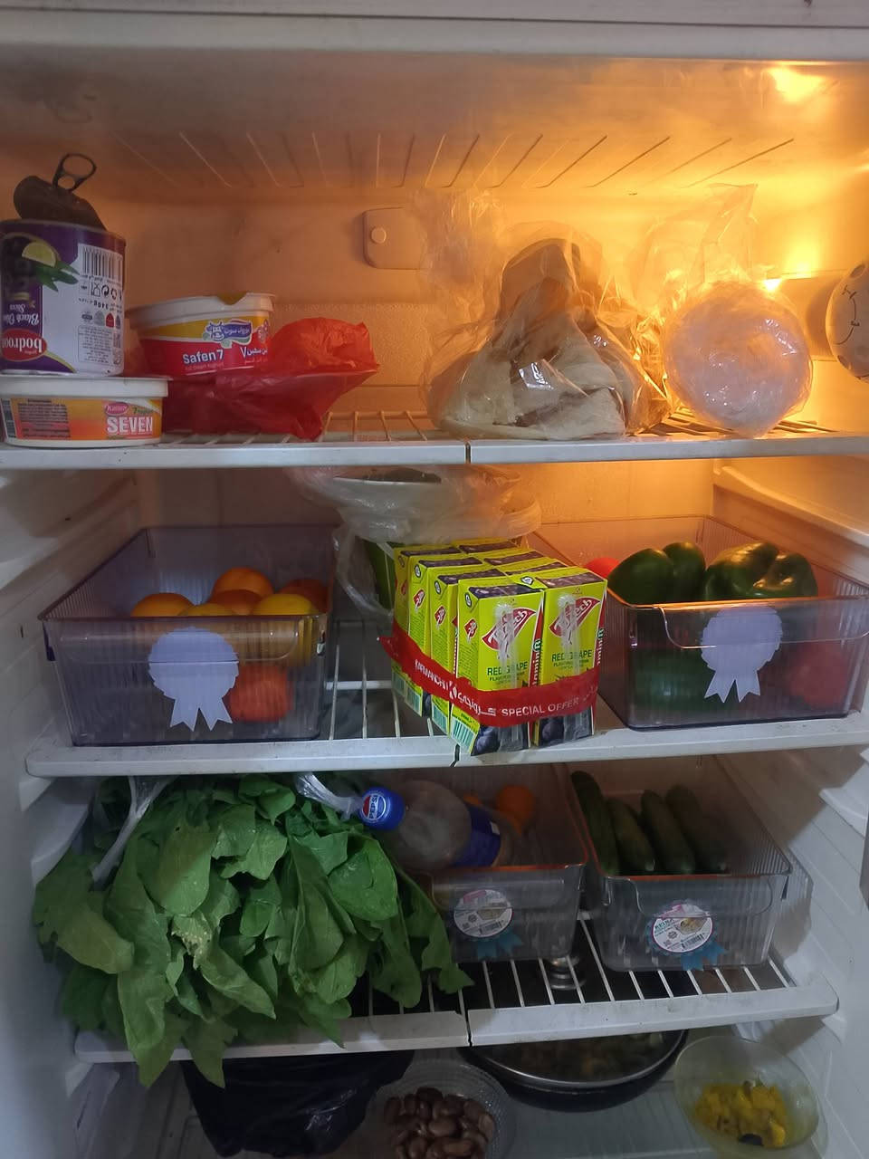 ثلاجه للبيع ب175بيها مجال مكان الدورة *********** مجمدة ب125
