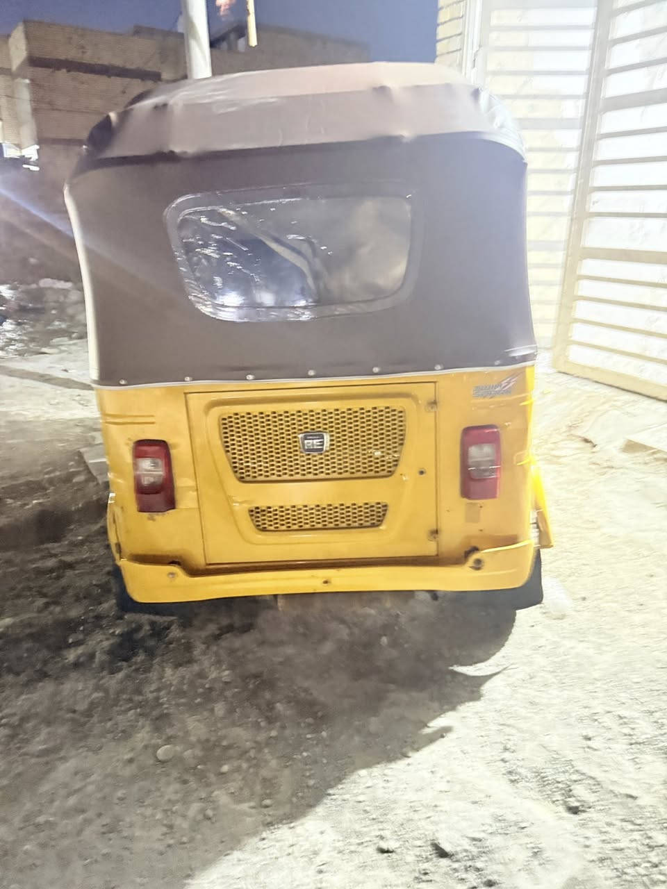 السلام عليكم شباب تكتك مديل 21 رقم وسنويه تحويل ثاني يوم بيه خيسات ودعمه جوه البك لايات خفيفه العنوان بغداد الشعب الرقم ***********
