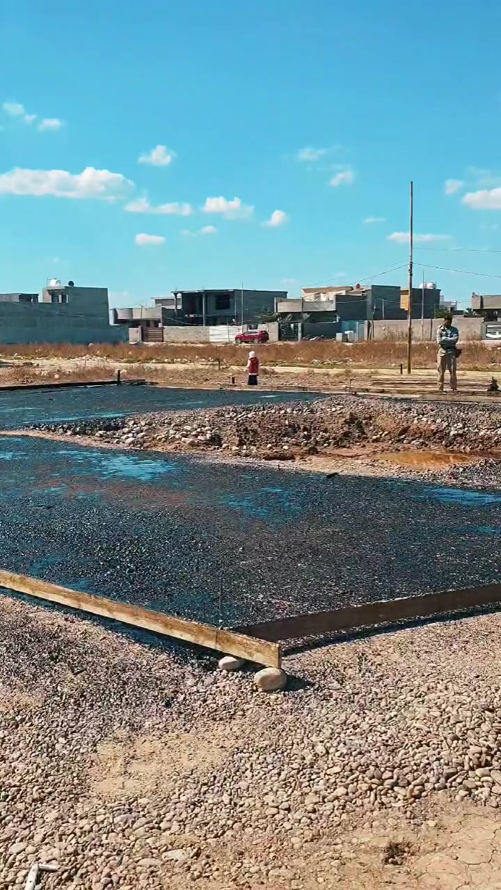 خطوة جديدة، ومشروع جديد ينضم إلى قائمة أعمالنا 🏗️🏠. بدأنا  بتجهيز الأرض والمباشرة بخطوات بناء بيت العمر لأحد عملائنا الكرام. نعدكم بدقة التنفيذ وأعلى معايير الجودة كما عودناكم دائماً." للتواصل *********** المهندس محمد النعيمي
