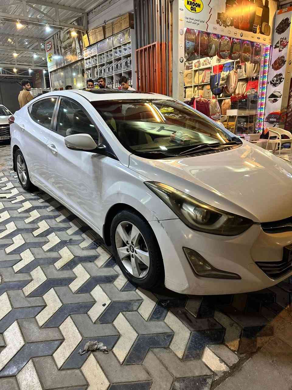 السلام عليكم 
للبيع او مراوس بي وايدي فقط 
 النترا 2013 خليجي رقم نجف مميز بأسمي كير مكينه حداديه مكفولات تدفئه تبريد مكفولات مكينه 1800 دوش مواصفات معروفه تحكمات اشاير بالمري + شفط فتحه سقف شاشه كامره  السياره  مكفولة من الصبغ
السعر 110 
عنوان السياره النجف 
للاستفسار الاتصال على الرقم
***********6
