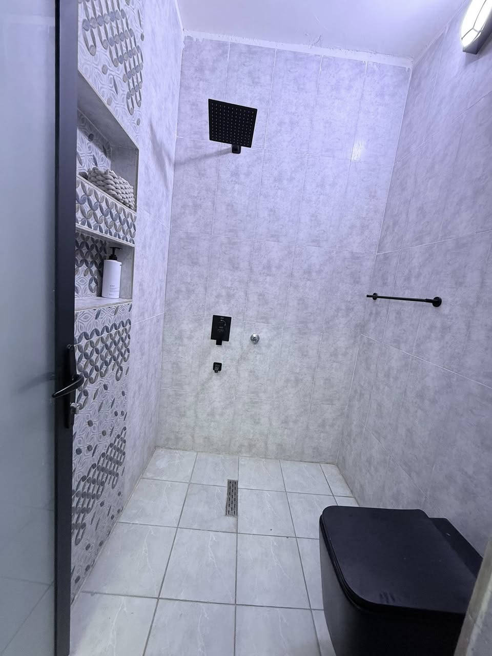 اعادة نشر لعدم الاتفاق
دار للبيع

المساحة ٧٠ م 

طابو صرف الواجهة ٤،٤٠ سم 

يحتوي على صالة ومطبخ وغرفتين نوم وصحيات عدد ٢ ومخزن 

بناء حديث ٢٠٢٢ 

العنوان بغداد الجديدة قرب السوق الشعبي 

مقابل معهد وهج المستقبل 

خلف الشارع التجاري 

للاستفسار الاتصال على الرقم

***********
