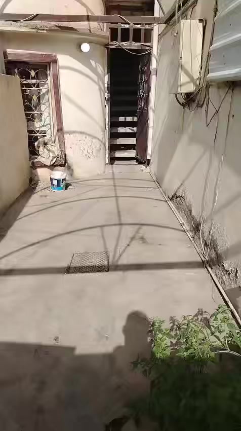 بيت للأيجار في القاهره الضباط على شارع عام يحتوي على استقبال ومطبخ و٣ غرف نوم للأستفسار***********
