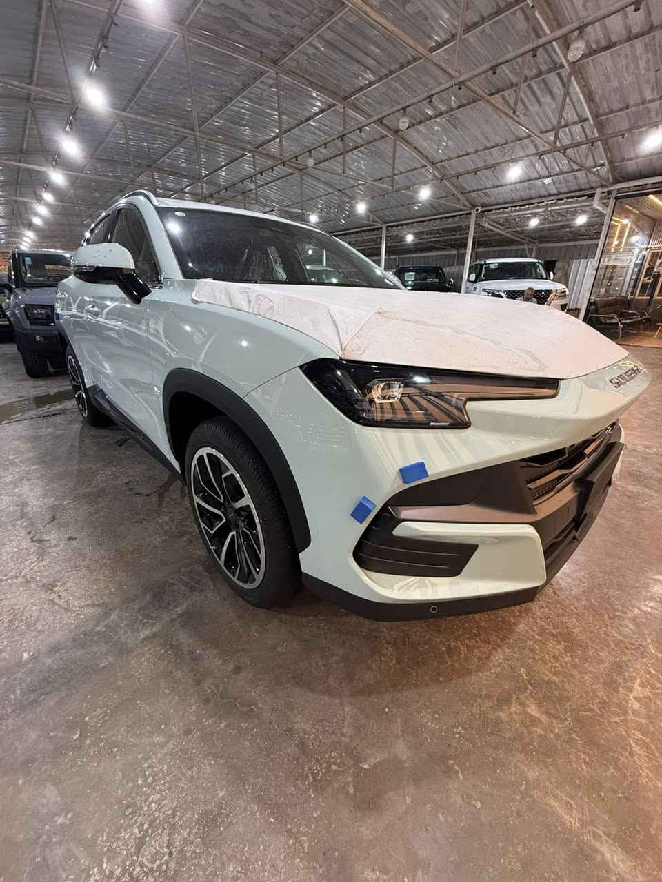 ⁨ ⁨ ⁨ ⁨ سوئيست  S06 1.5L Premium PHEV (بلگ-إن هايبرد🔋)
(متوفر بكافة الالوان  ابيض - اسمنتي -رصاصي - فستقي🎨)

الموديل: 2026 (خليجي)

العداد: صفر كيلو متر

المحرك: 4 أسطوانات 1.5L تيربو حقن مباشر + محرك كهربائي القوة الاجمالية 358 حصان

عزم الدوران (نيوتن-م): 530

ناقل الحركة: أوتوماتيكي مخصص لنظام الهايبرد 1DHT

نظام الدفع: دفع امامي

سعة البطارية كيلووات/س: 19.43

المدى: مدى كهربائي يصل الى 114 كم ، و مدى كامل للبنزين و الكهرباء يزيد عن 1200 كم

استهلاك الوقود: 5.2 لتر لكل 100 كم

الضمان الأساسي: 6 سنوات او 200,000 كم ( ايهما اولاً )

ضمان المحرك: 10 سنوات او 1،000،000 كم (أيهما اولاً / للمالك الأول)

ضمان البطارية : 8 سنوات او 150,000 كم ( ايهما اولاً )

السعر: 31,900,000 دينار عراقي (بدون رقم)

المواصفات:

*إطارات قياس 20 إنچ

*فتحة سقف بانوراما

*شاشة عرض ترفيهية قياس 15.6 إنچ

*شاشة عدادات رقمية قياس 9.2 إنچ

*مقصورة الركاب من الجلد الفاخر

*مقعد السائق والراكب كهربائي

*مقاعد السائق والراكب مبردة و مدفئة

*مقعد السائق ذاكرة

*تسجيل فيديو للرحلات DVR

*كاميرات محيطية 540 درجة

*رادار تفاعلي

*حساسات أمامية وخلفية

*مانع تصادم أمامي وخلفي

*نظام القيادة شبه الذاتية

*نقطة العمياء

*نظام تحذير مغادرة المسار

*نظام المساعدة للبقاء في المسار

*نظام الكبح التلقائي في حالة الطوارئ

*نظام الفرامل اليدوية الاوتوماتيكي Auto hold

*صندوق كهربائي

*نظام ابل كار بلاي واندرويد أوتو لاسلكي

*نظام صوتي فاخر 9 سماعات من Sony

*إنارة محيطية متعددة الالوان

*إنارة ترحيبية

*دخول ذكي (بصمة)

*تشغيل عن بعد

*خاصية إغلاق الشبابيك وفتحة السقف عن بعد

*المرايا الجانبية قابلة للطي كهربائياً

*مصابيح أمامية أوتوماتيكية LED مع مصابيح نهارية LED

*نظام التحكم الذكي بالإنارة العالية

*نظام تقنية الهواء بالايونات PM2.5

*شاحن هاتف لاسلكي سريع

*ماسحات الزجاج الامامي مع حساس للمطر

*مسند الذراع الوسطي مع ثلاجة

*وضعيات قيادة متعددة

*وسائد هوائية امامية وجانبية عدد6

للاستفسار والطلب :

☎️***********

☎️***********

☎️***********

#معرض_الفرقان_لتجارة_السيارات

#بغداد_الكريعات_نهاية_شارع_الوقف
