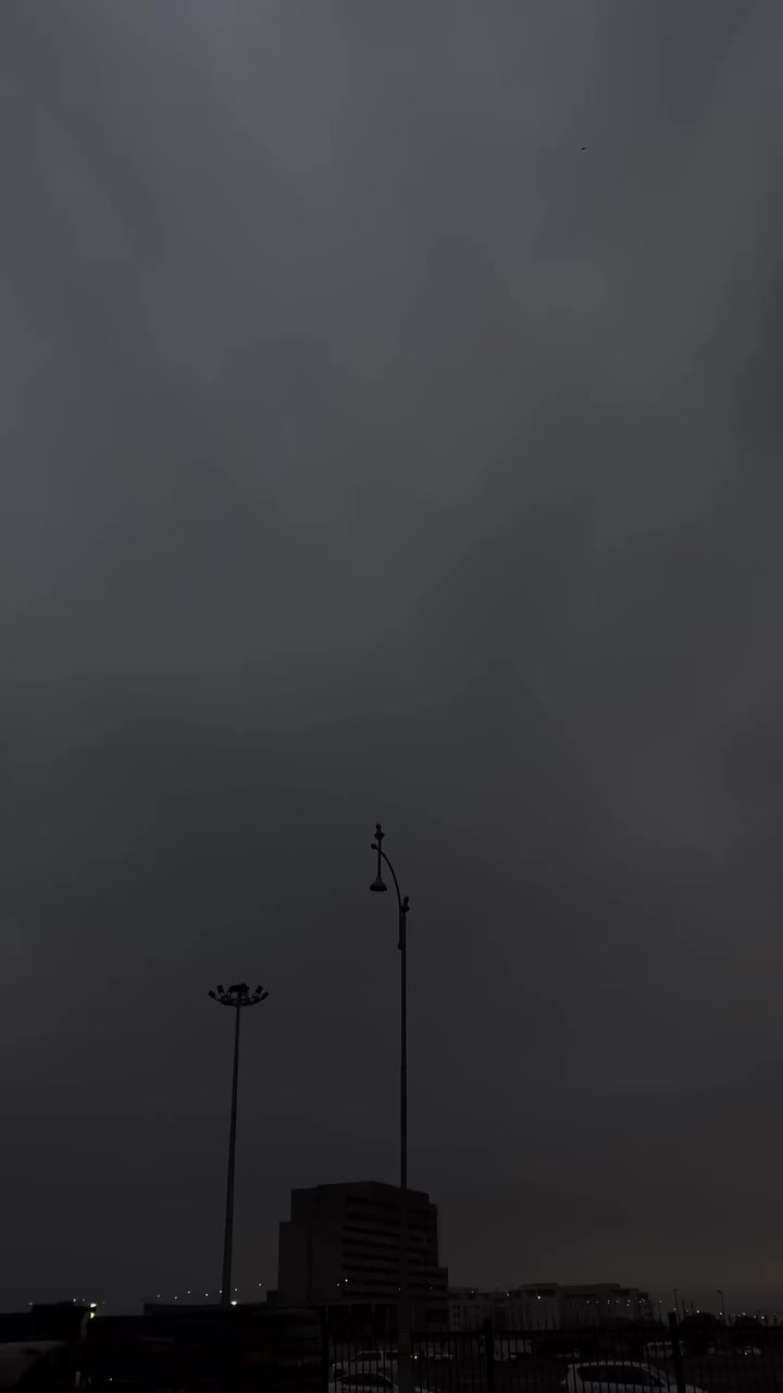 السلام عليكم اريد مراوس بجالنجر لون اسود حصرا  سيارتي مديل 14باقي تفاصيل تفظل اتصل 
***********
