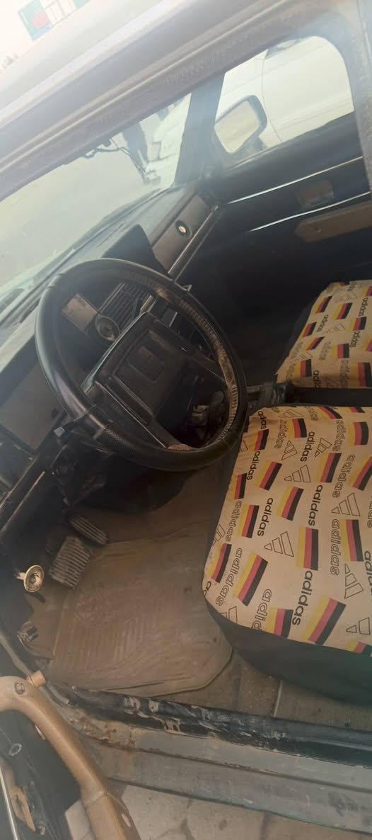 سلام عليكم فالفو 240 للبيع مديل 1983 راعي السياره مباشر سنويه 2027 كفاله كير مكينه  حداديه مكاني نجف حي الجزيره  ***********
