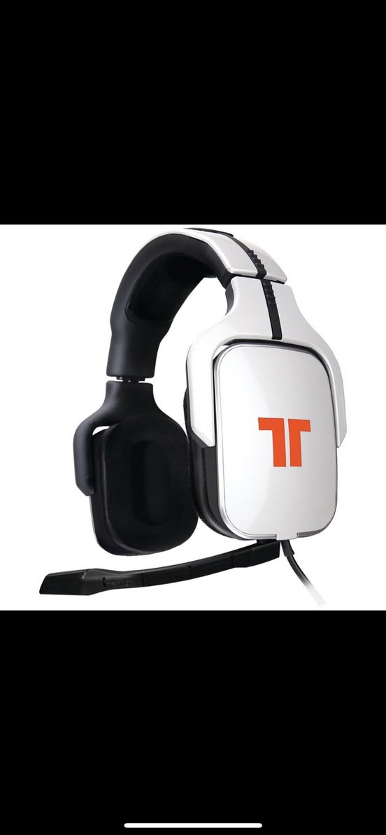 سماعه ax720  غنيه عن تعريف جديده ممشتمه الهوه. نطيني بيها سعر يناسبك ويناسبها كسماعه جديده. وبلعافيه.  ***********
