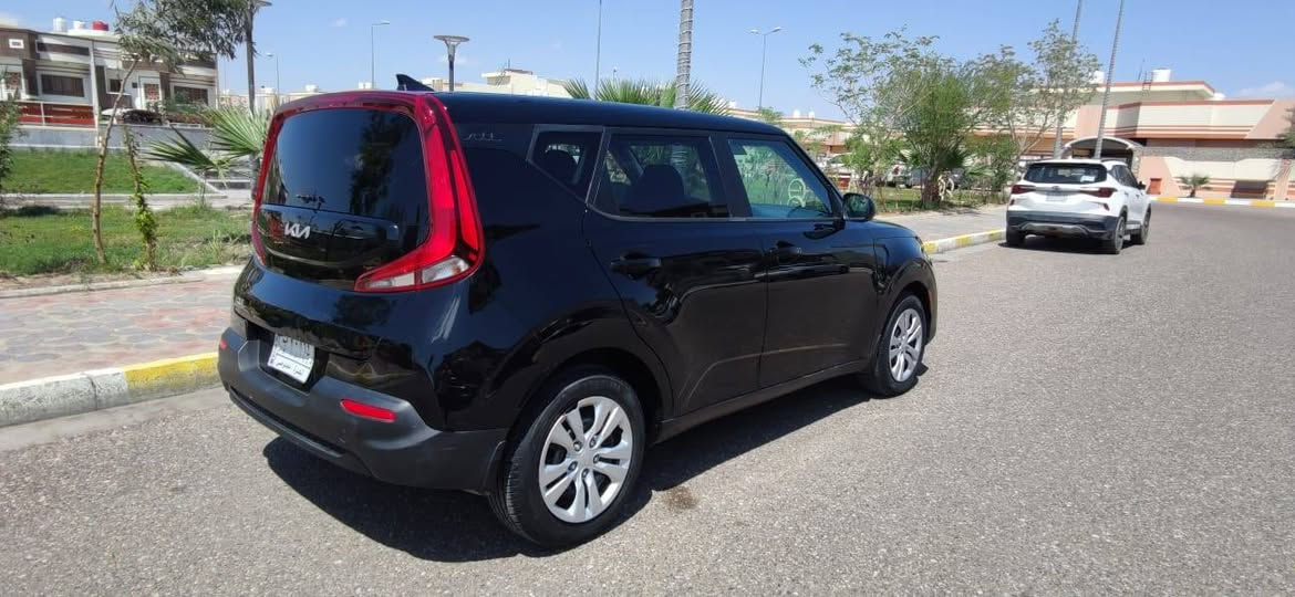 السلام عليكم 
للبيع كيا صول 
مديل 2022
رقم بصره 
سنويه ل 28
محرك 2000 دوش
شاشه كامره حساسات
تحكم جهتين 
ماشيه 20 ألف 
سيارة جديده 
مكان البصرة 
شراي يخابر ع رقم 
***********
