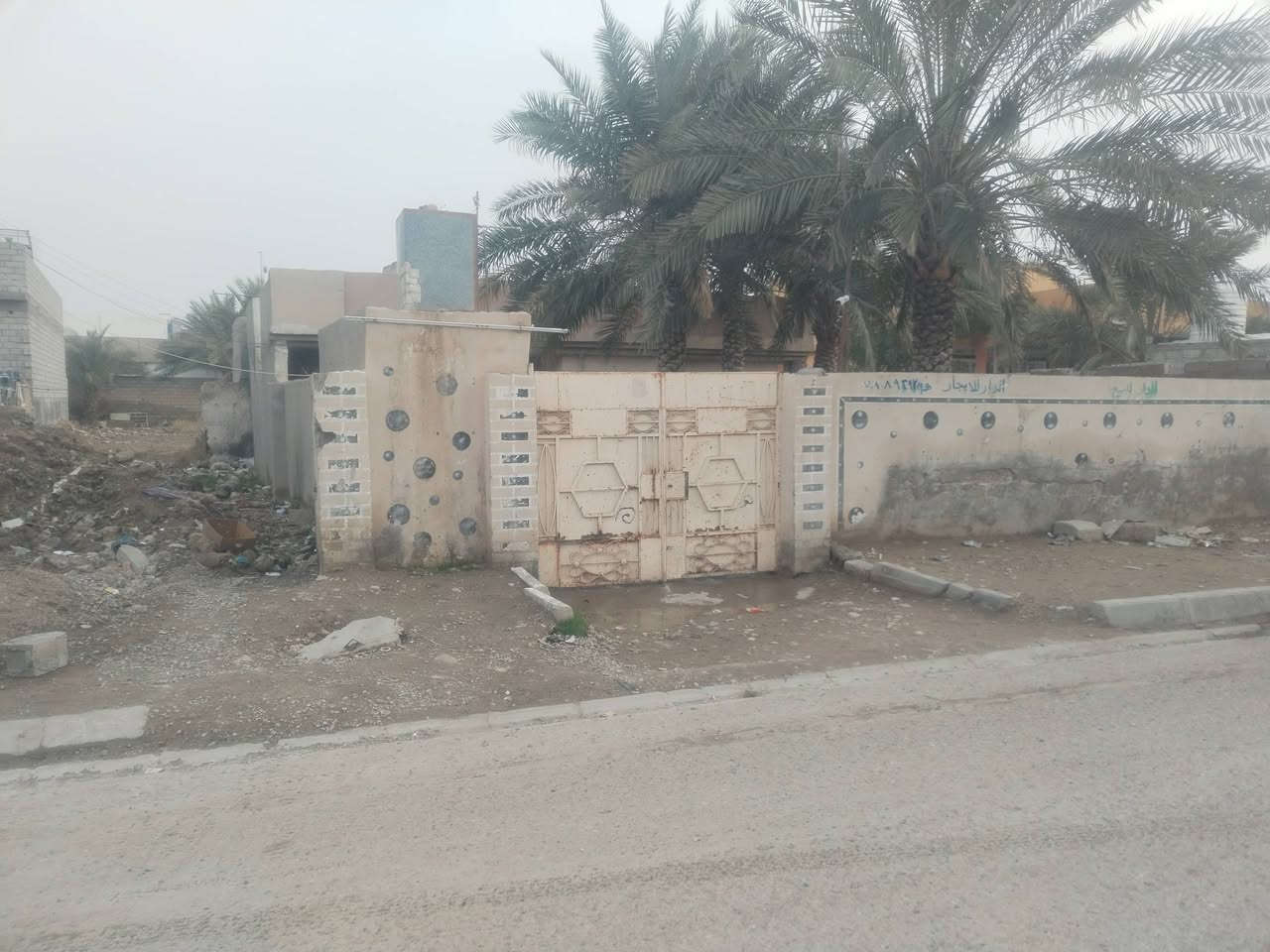 دار مع قطعة أرض طابو زراعي المساحة ١٠٠٠ متر تحويل مباشر بداية شارع شلاكة بسعر جيد للاستفسار الاتصال على الرقم *********** او مراجعة مكتب الديار شارع العلوة
