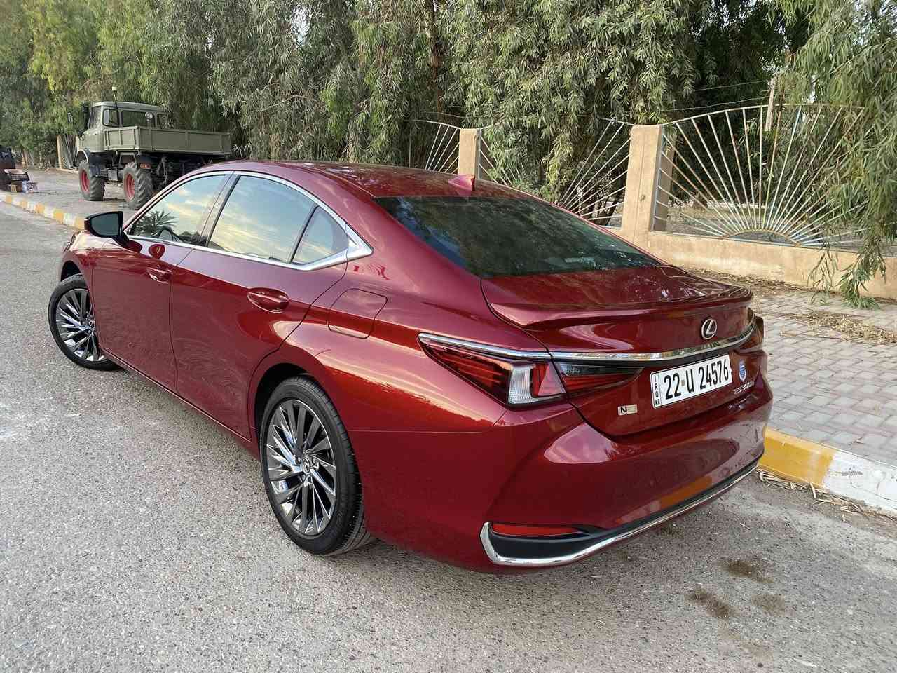 السلام عليكم
للبيع لكزس ES  300  هايبرد  2024

وارد امريكي ضرر بسيط بيه بارد بسيط براس البنيد فقط  يعني السيارة بدون صبغ حتى الايت اصلي مال شركه إجه بيه 

شرط بدون ارباك وبدون دواخل يعني السيارة اخت الكلين 

صور الحادث واظحه ومرفقه مع الصور

مواصفات لكجري فووووول 1/1

5 كاميرات  360 

دادشو   سلايت 

6 بصمه + دخول ذكي 

كشن جلد + تدفئة و تبريد + 2 كهرباء + كشن خازن او ذاكره 

5 بردات خلفيه    شاشه كبيره 

تبريد شاشه + قطعتين ثلج

رادار امامي شغال + رادار جانبي 

حساس امامي وخلفي شغال 

لايت الأصلي مال شركة 3 عدسات

جنطه كهرباء    ويل كروم 

كير و محرك هايبرد شرط على وضع الشركة السيارة من امريكا شغالة 

رقم اربيل دولي ترقيم جديد وبسمي يعني شرط التحويل 

السيارة شرط حلووووه وجديده لوووك ماشيه 10 يعني اخت الزيرو 

السعر 330 وبيه مجال بسيط الشراي يخابر 

***********
