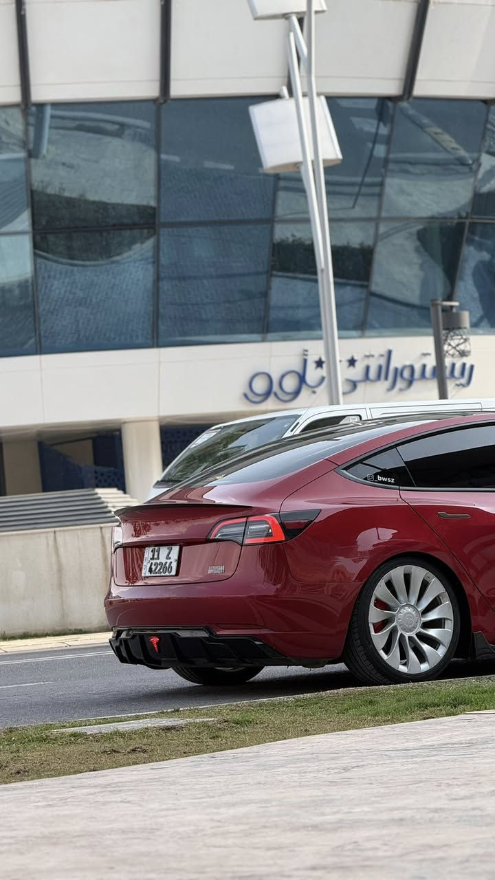 السعر = 225 ورقة للبيع او مراوس
Tesla Model 3 Performance 2023 

كت كامل دوس ولحيه ودفيوزر خلفي وكفرات مري وحواجب بروجكترات ضايف الها

السياره مهبطة وبيها نصبه حيل حلوه احلى تيسلا بموديلها 

اللون الاحمر المرغوب 💯

رقم شُبه ممُيز بغداد بأسمي 💯

السيارة نص قطعه فقط بدون ايرباگ !

السيارة كلين بدون ايرباگ صور الحادث مرُفقه بالمنشور .. اثناء النقل الجاملغ الايمن جهة عكس السايق صارت بي طخه ونصبغ ربع من عنده فقط .. وجاملغ عكس السايق الخلفي نشخط عندي  وسويتها PDR مع تكحيل ونزلت الكم صور الطخه بدون صبغ 

 

 السياره كامله بدون اي نقص .. 

و وياها شاحنته الاصلية 48 امبير ✅

وياها فلاش 128GB مال الـDashCam ✅

وستاند مال شاحنة ✅

السياره مربوطه على تطبيق الاحمر ✅

البردات مال البانوراما كذلك ✅

مكانها - بغداد العامرية

***********
