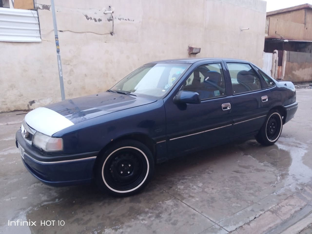 السلام عليكم للبيع اوبل فيكترا موديل 93 حجم 20 كير اوتوماتيك رقم سليمانيه دفتر  بانزين موجود مكان السياره كركوك السعر 45وبيها مجال ***********
