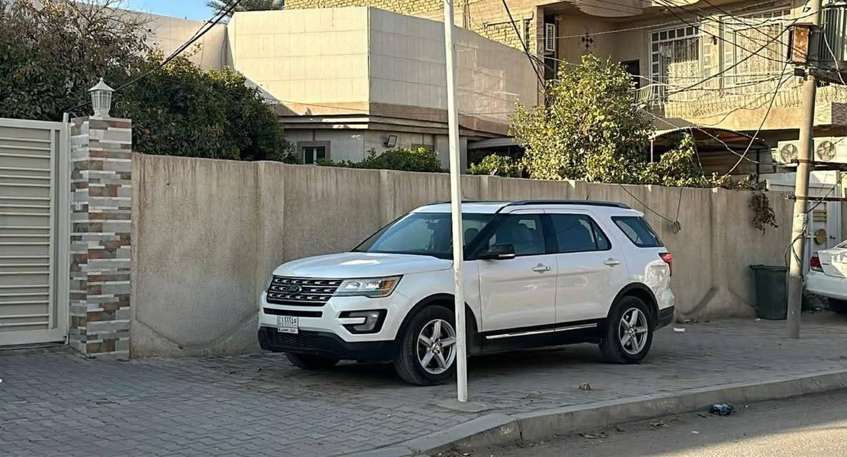 فورد اكسبلورر 
2018 XLT امريكي 
فول بنوراما 
بصمة 
تشغيل عن بعد 
تدفئة تبريد 
6 راكب كشنات منفصل Vip
حادثهة جانبي كما موضح بالسونار 
رقم كربلاء انكليزي وهزة جديدة 
رقم ***********
السعر  165$قفل
