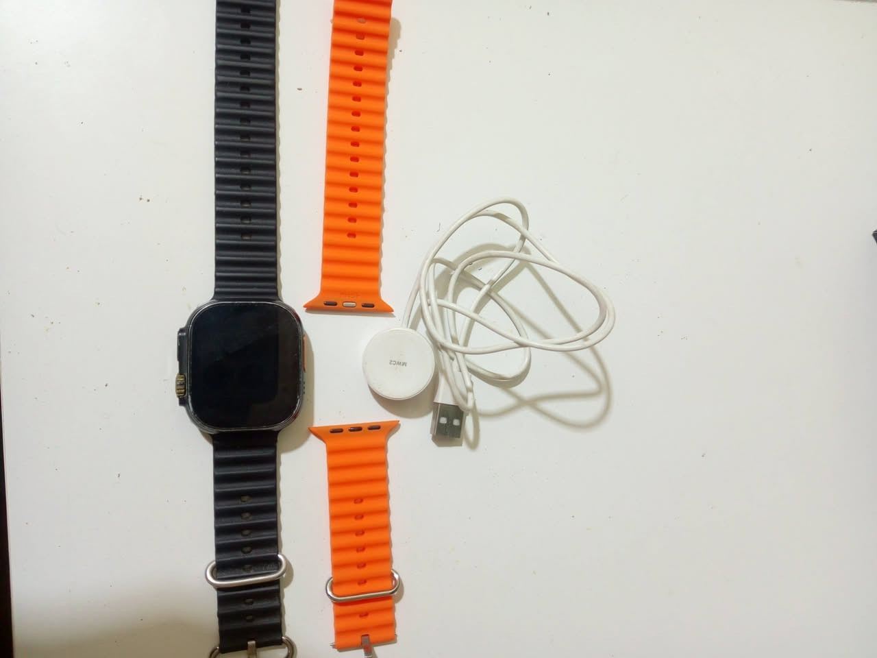 ساعه ذكيه 
تربط ع الموبايل.
تكدر تتصل وتخابر من عدها.
قياس نبضات القلب والضغط والسكر.
بيها برنامج رياضي وصحي وغذائي متكامل ووهاي ميزات ثانيه.
شحنها يدوم 3 ايام متواصله.
مكاني بغداد - الشعب
سعرها 40 الف
واتساب ***********
