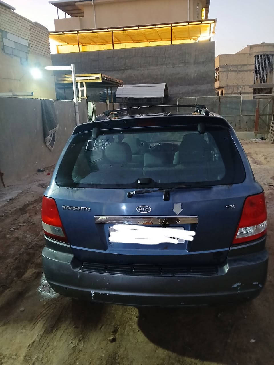 السلام عليكم 
سيارة سورنتو مديل خليجي ٢٠٠٤ محرك 6سلندر ٣٥٠٠
مشكلة بلمحرك صار عندي حماوة بلطريق وكفت 
كفالة من الحادث  وصبغ 
عدا. بنيد مصبوغ
ابيع على وضعها  رقم بصرة انكليزي 
مكاني البصرة/ قضاء شط العرب/الصالحية 
***********
