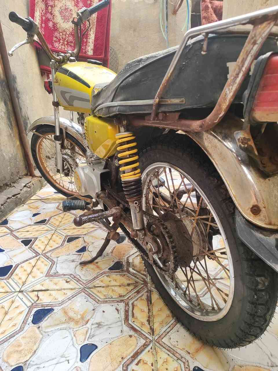 سلام عليكم أيراني مكينة رابيدو مفتوحة ولفات دراجة خير من الله تجي وتشوف بعينك عوزهة بس كشن سعر 350/***********
