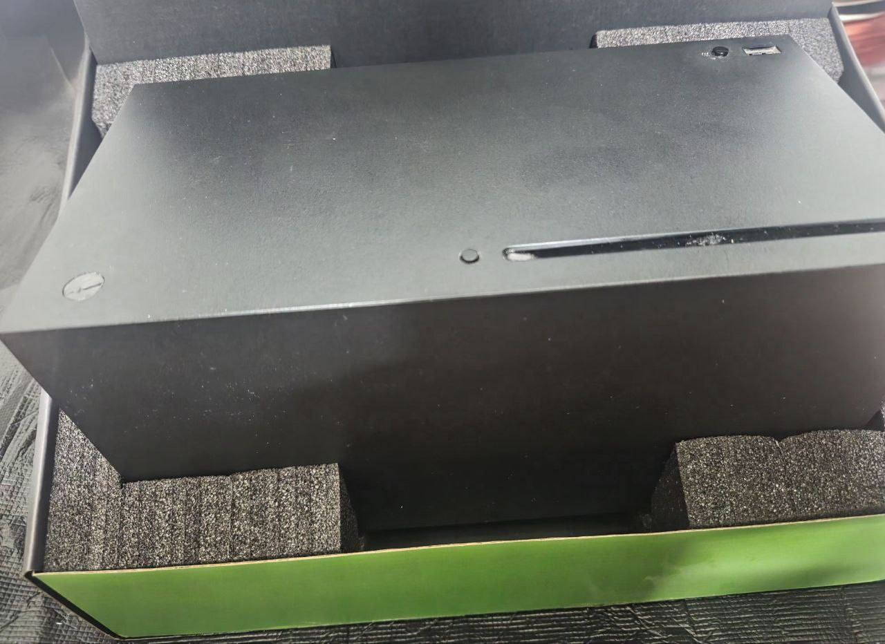 للبيع اكس بوكس سيريس اكس 
*بدون جوستك*
وعندي حساب اكس بوكس gta5  و فيفا24 و سبع اجزاء كود و  red dead 2 واربع نسخ اساسن وغيرها
مكاني بغداد
***********
