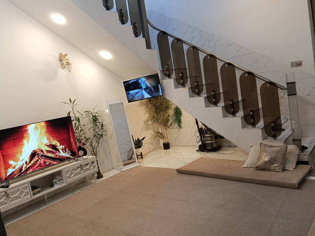 السلام عليكم
دار للبيع مساحه 110 
زراعي قرب مركز شباب 
***********
***********
