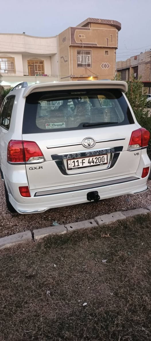 سلام عليكم
لاندكروز 2015 

للبيع خليجي فول    مكفول        نظافه 100/100 

مواصفات 

تحكمات ستيرن 

فتحه بسقف سلايد 

تشغيل بصمه 

شاشه كبيره كامره خلفي  

كشافات امامي 

مكينه 6 ممتازه جدا 

داخل نظيف جدا  بواضع لوكاله 

سياره جاهزه من كلشي 

   (خاليه من العيوب والخدوش )

مكاني كربلاء 
*********** شركة ساز
