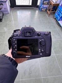 نيكون ٧١٠٠ • استخدام قليل • حله