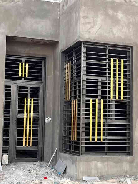 ورشه حداده بلال  بالاعمال الحداده تشمل جميع اصناف الحداده ومنها الابواب والشبابيك والسقايف الحديثه والقديمه ومنها كيا سبان  واضافه الى العمل منها الساندويتش البنل والكرفانات تشمل جميع الاعمال الحره  باداره بلال الحداد 
***********
0780440984
