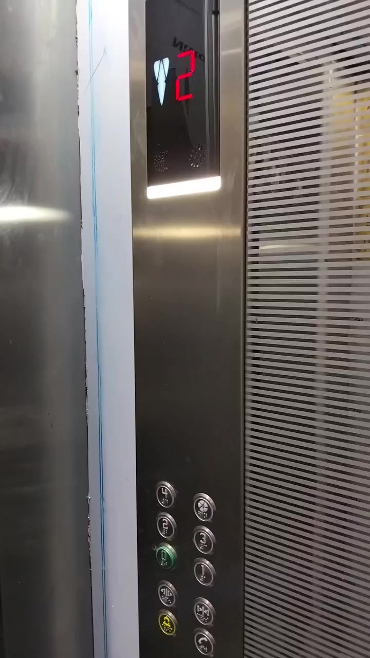 يالله شقه جديده لليجار ب الغدير
طابق 2 غرفتين وصاله كهرباء خصخصه 
عوائل فقط بدون دلاليه قرب ياسر حياي 
مصعد ميطفى 24 ساعه 
الاتصال ***********
