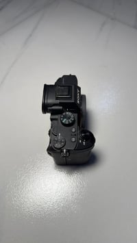 وبركاته … البيع كاميرا سوني مارك 3 شتر31k  وياهاعدسة 85   العنون بغداد...