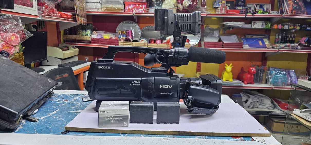 سوني كاسيت مع بيبي لايت مع ٢ بطاريه دبل مع باكيت افلام ٤ ملم هاتف *********** وات ساب
