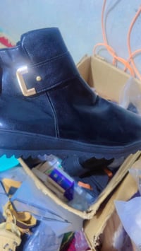 ملابس أطفال • أحذية رجالي ونسائي • أكثر من ١٥٠ قطعة