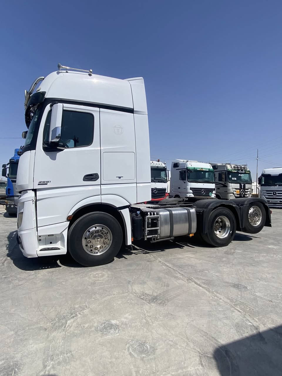 .       .    بسم الله الرحمن الرحيم 

معرض العبيدي لتجارة الشاحنات و المعدات الثقيلة 
نعرض لكم كل ما هو جديد و مميز @ اكتروس وحش مديل 2013 حجم 2551راس بلاديه  سنكل خلفي كشن ديوان سيارة جديد كفالة عامه طخم تاير برجستن رقم شمالي فصل ربط مرسوم فلات 4محاور ***********سعر$4,50 بي مجال عنونه البصرة الزبير معرض العبيدي
