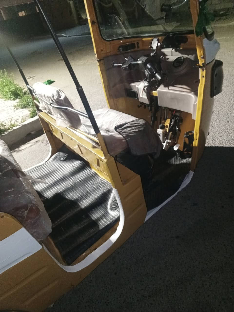 السلام عليكم تكتك للبيع رقم كربلاء موديل عشرين مكينه مكفوله كشر بي صبق بالقد وبي بتكمه تري وين مايعجبك زيرو السعر 5700 بيها مجال بصيط جاهزه كبل للشارع ربع مذب عليها ‏‪***********‬‏
